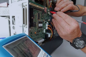 Detailaufnahme Reparatur elektrische Messung